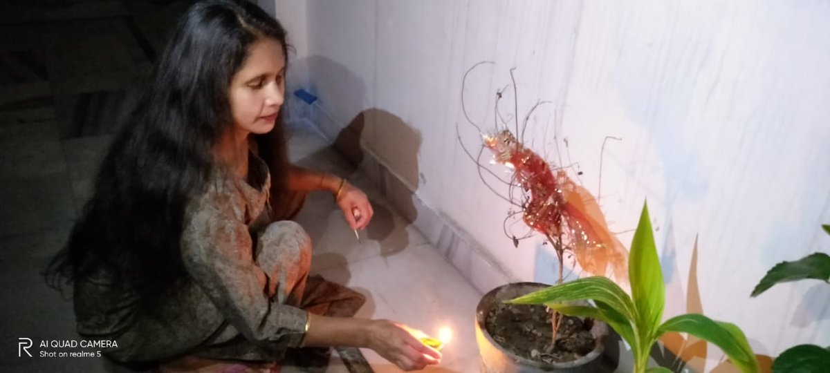 Bindu_5's tweet photo. #9बजे9मिनट #DIWALI
TRENDING TWEETS-
Yesterday- #yeh_aadmi_pagal_ho_Chuka_hai
Today before 9pm-#ham_ batti_ nahi_bujhayenge.
Today after 9pm-All the tweets Resting in peace ..just the melody of vande mataram from the hearts of 1.38 billion and....with a sparkle of light. https://t.co/hORZRyaqAq