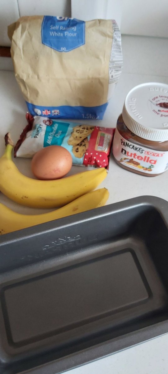 ZoWi85's tweet photo. @brionymaybakes @AmandaEA @nancybbakes @SHarries26 Home schooling activity tomorrow....@brionymaybakes chocolate banana loaf! All set! https://t.co/tK0zETgiT1
