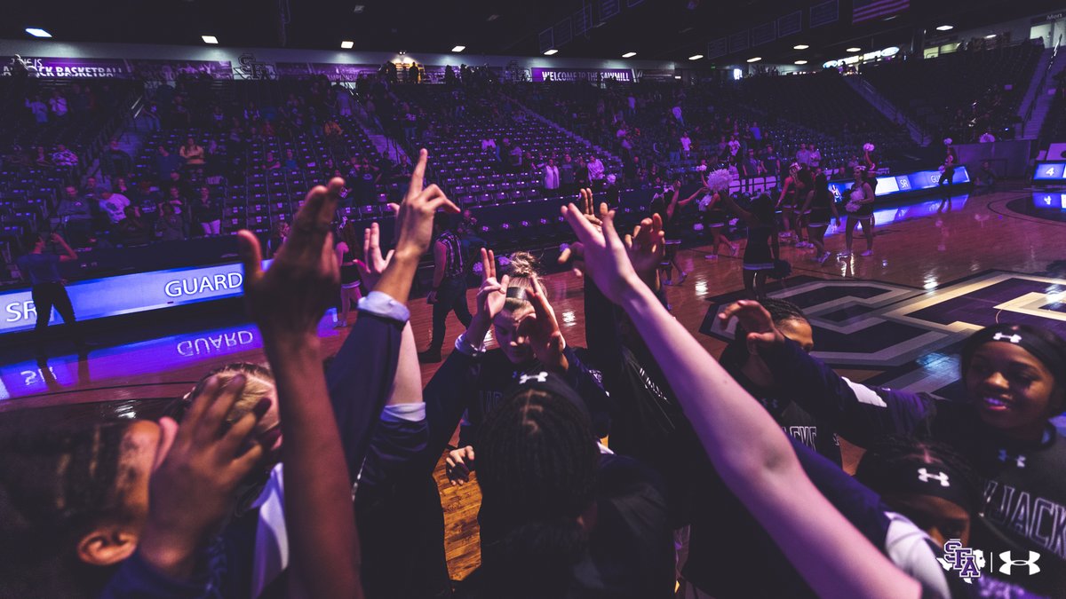 SouthlandSports's tweet image. First semifinal matchup of the women's 🏀 photo challenge is underway between Stephen F. Austin's calm before the storm and Abilene Christian's acrobatic basket. 

#SouthlandStrong #AxeEm #GoWildcats