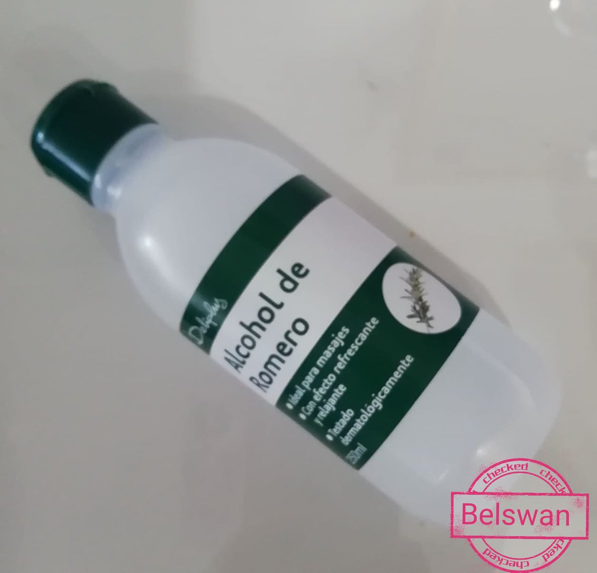 Belswan77's tweet photo. Hacía ya bastante tiempo que no tenía en casa #alcoholderomero. Me encanta y no solo por ese aroma tan agradable que tiene. Si no porque es ideal para los #masajes y y tiene un efecto #refrescante y #relajante 😍😍😍 https://t.co/79CGHPAhyZ