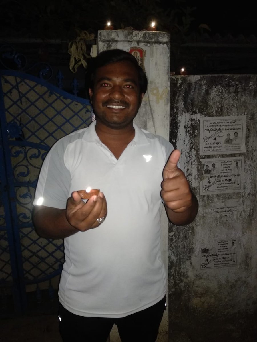 VijaykumarB66's tweet photo. బెల్లంపల్లి పట్టణంలోని 3వ వార్డ్లో
మన గౌరవ ప్రధాన మంత్రి మోడీ గారి పిలుపు మేరకు మన గౌరవ ముఖ్యమంత్రి కేసిఆర్ గార�� ఆదేశాలతో 
ఈ రోజు రాత్రి 9 గంటలకు 9 నిమిషాల పాటు మన 3వ వార్డు లో *బెడ్డల విజయ్ కుమార్* గారు దీపాలు వెలిగించడం జరిగినది,
  మీ *బెడ్డల విజయ్ కుమార్* బస్తీబాట బెల్లంపల్లి https://t.co/TM7QqEyYer