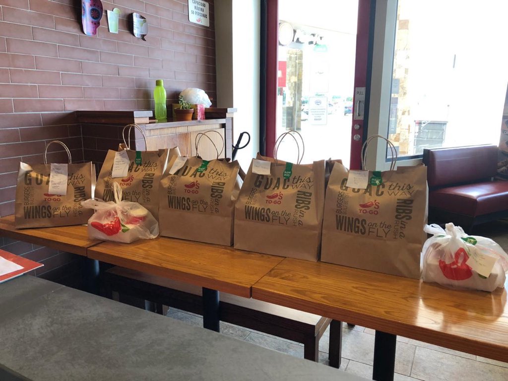 EvaLydiaL's tweet photo. Our Chilihead partners leading the way in Ecuador with safety practices and amazing food for our Guests.... .couldn’t be prouder of this team! 🌶♥️🇪🇨 #ChilisToGo #chilislove @Chilis #InThisTogether https://t.co/XENkQ0mbZV