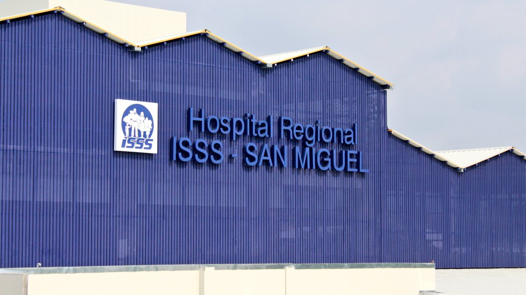 isss_gob_sv's tweet photo. El Hospital Regional ISSS San Miguel fue construido y equipado con una inversión de $82.83 millones.

La obra beneficia a más de 250 mil personas de los departamentos de San Miguel, La Unión, Morazán y Usulután.

#AlertaCOVID19SV https://t.co/niweswuY6n
