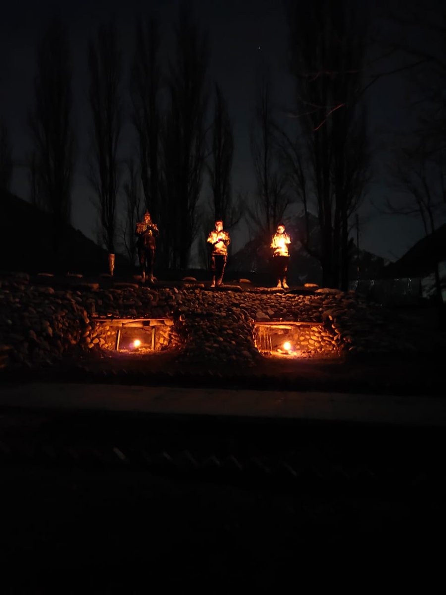 prodefleh's tweet photo. On Prime Minister’s appeal to the Nation, #IndianArmy lighted candles &amp; diyas at forward locations on the Line of Control. #IndianArmy stands united with 130 crore Indians who are united through a common resolve to fight against #COVID19

@PMOIndia 
@SpokespersonMoD https://t.co/G8SV5lqrKL