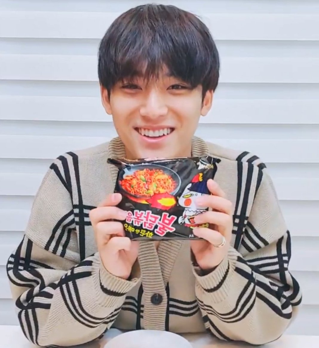 svtdramatic's tweet photo. Happy Birthday to CEO KIM !!!  #MINGYU 
💎 love u, please continue to stay healthy and bring laughter to everyone 😁 hope you have fun celebrating with #SEVENTEEN 

#OurSpringMINGYUday 
#Happy_Mingyu_Day 
#SVTDRAMATIC https://t.co/oAJzHU3llk