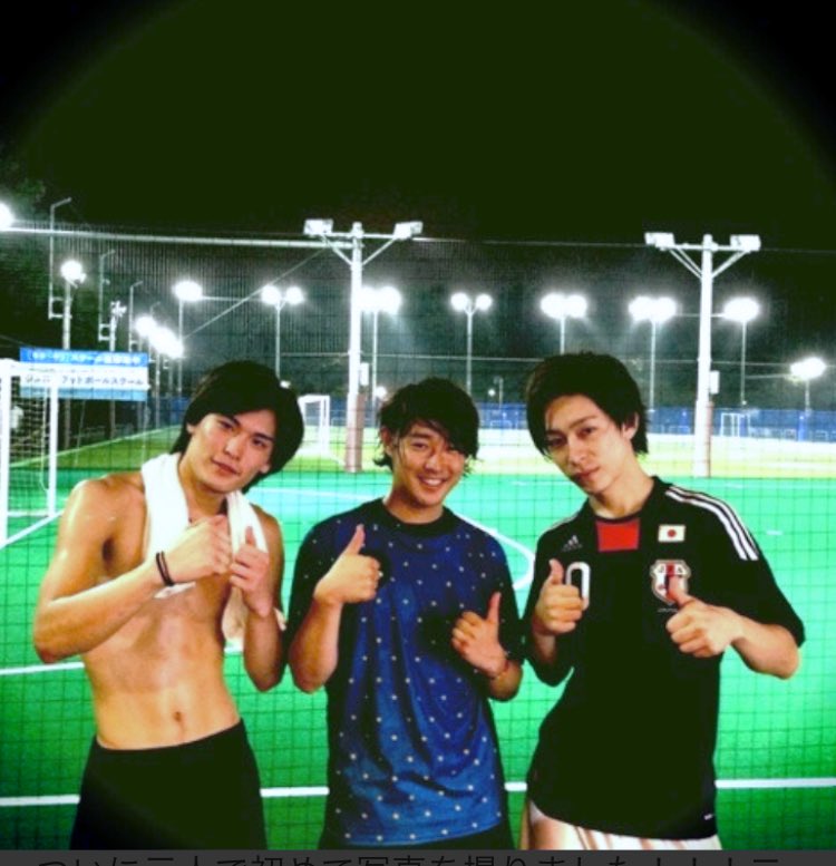 yasu46_fit's tweet photo. 誕生日迎えました。

いつもと同じって事が、
こんな簡単に出来なくなるなんて。

32歳、皆んなに感謝を忘れず

生きていきます。

今年はやりたい事たくさん。

まず、ラジオやりたいな〜。

2枚の比較になるお仕事ももしかしたら。笑

誰かを守る為に、頑張りましょう！
いつもありがとう！ https://t.co/iEUowopUD7