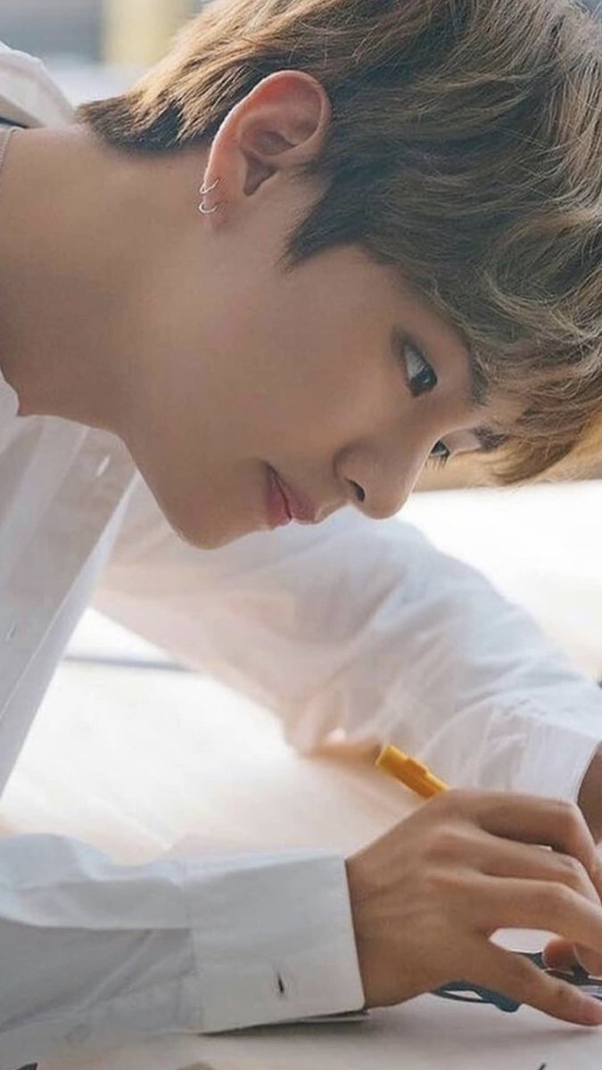 kpopbkm's tweet photo. like in a Kdrama mama
#bts #KimTaehyung https://t.co/7ZX4KTwXCG