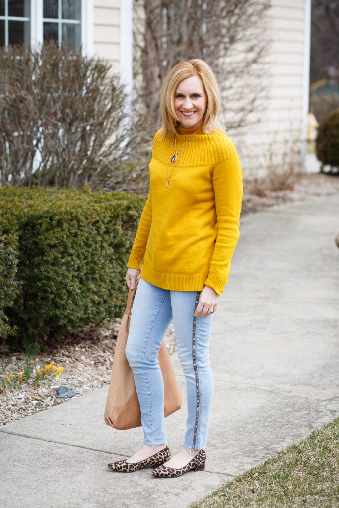 Kathrine00021's tweet photo. Adding some color to my spring sweater collection. #popofyellow #yellowsweater #springchic https://t.co/ZrHT4SK5RU https://t.co/BDtDdTwV4a