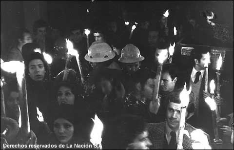 En el aniversario de esa batalla y en honor a los mártires caídos, 77 jóvenes con antorchas en mano subieron a la cumbre del cerro Chacarillas el 9 de julio de 1977. Evento organizado por el Frente Juvenil de Unidad Nacional, movimiento fundado por Jaime Guzmán.