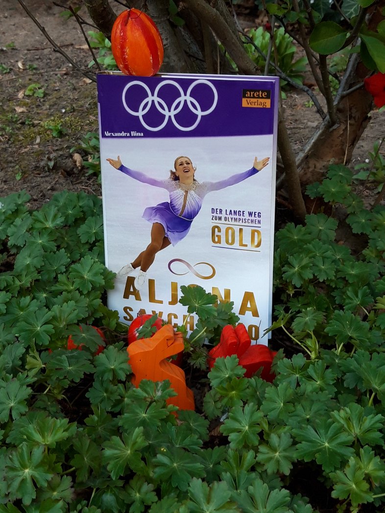 Und was bringt der Osterhase bei euch so? 
<a href="/aljona1984/">Aljona Savchenko</a> <a href="/Samemm81/">Long-Program.com</a> #Ostern #buchmoment #jetzteinbuch #figureskating #biografie