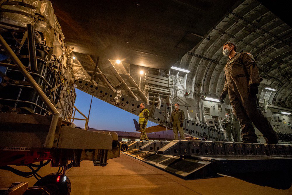 SAC_Program's tweet photo. The SAC is delivering 2️⃣ Mobile Intensive Care Units, housing 6️⃣ #intensivecare beds with #ventilators, to the island of Sint Maarten in the Caribbean upon the request of Member Nation #Netherlands 🇳🇱 in an Emergency Response Mission ✈️🆘. #12Nations1Team #ProudToSupport https://t.co/J9F7QkwPfB