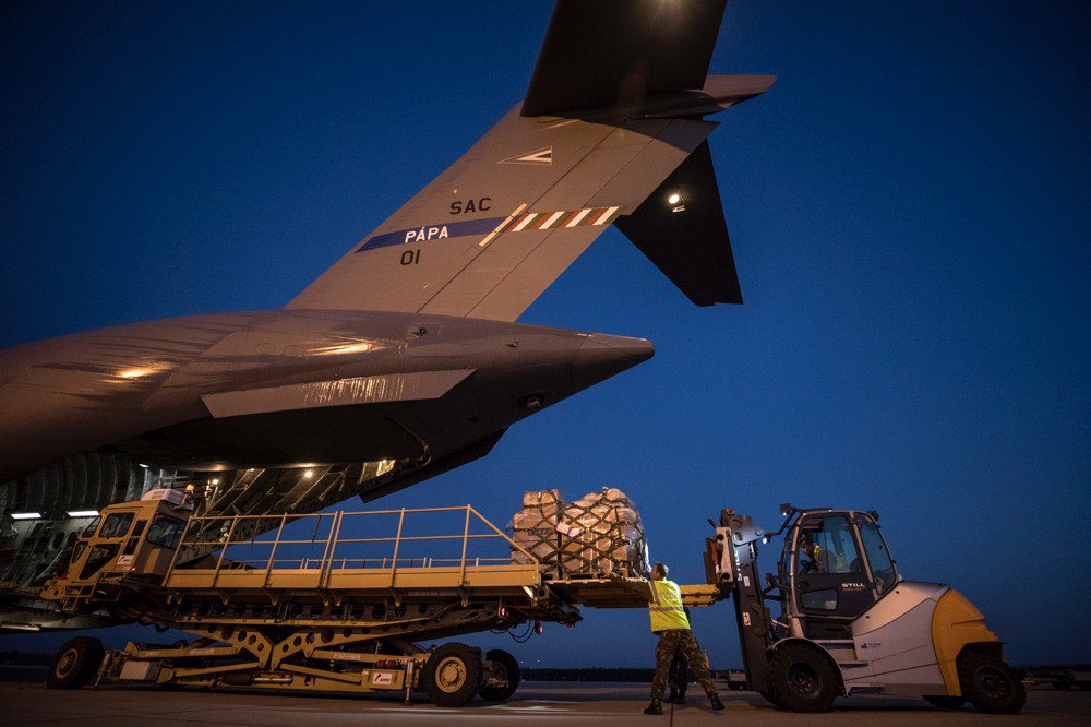 SAC_Program's tweet photo. The SAC is delivering 2️⃣ Mobile Intensive Care Units, housing 6️⃣ #intensivecare beds with #ventilators, to the island of Sint Maarten in the Caribbean upon the request of Member Nation #Netherlands 🇳🇱 in an Emergency Response Mission ✈️🆘. #12Nations1Team #ProudToSupport https://t.co/J9F7QkwPfB