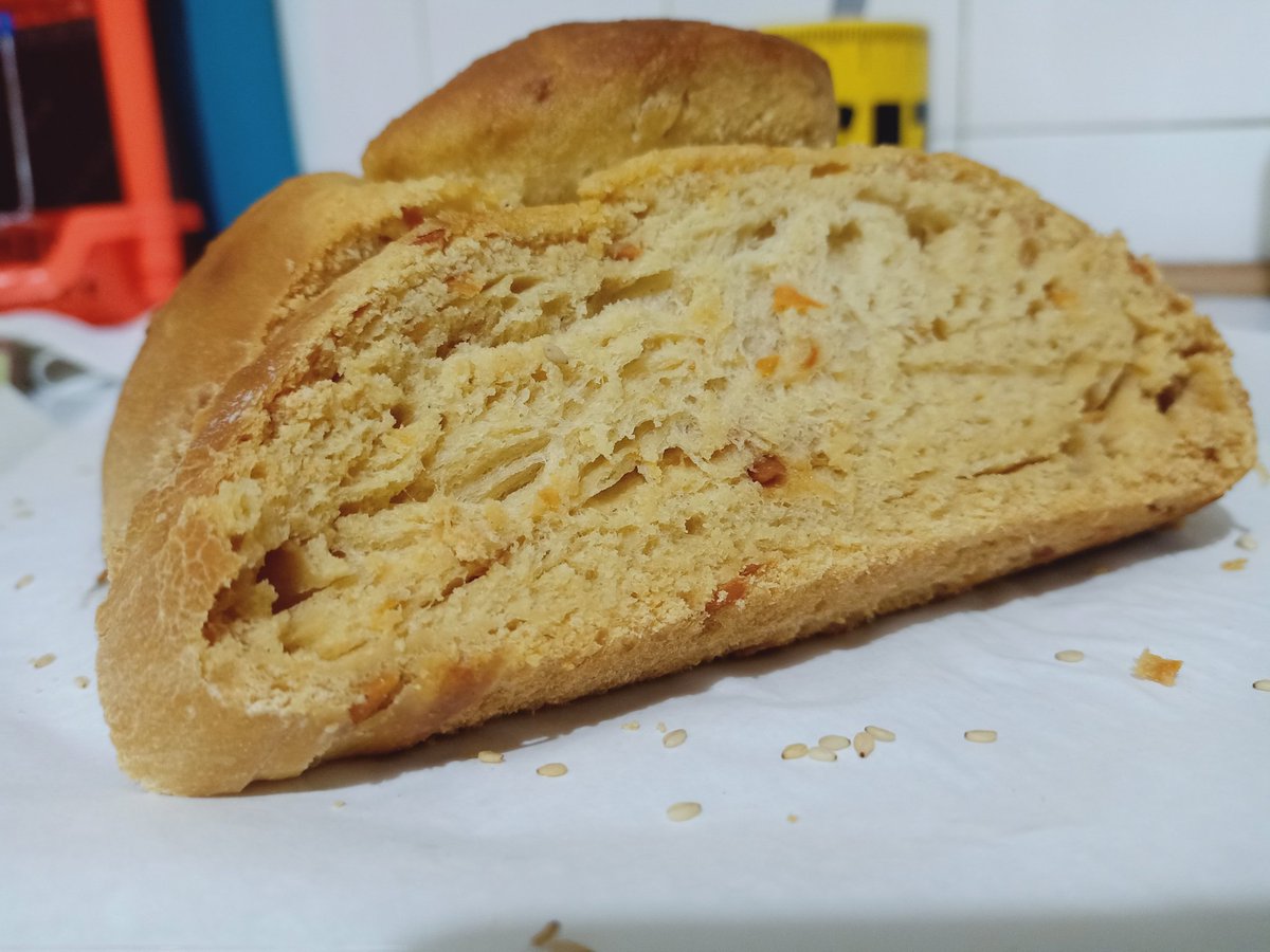 AKenyanGirl's tweet photo. Today's bake:
#CarrotBread.
Inspired by @Kamaitha's love for the orange stuff.
Very soft and sweet.
#Nomenoms https://t.co/OQThFQiMku