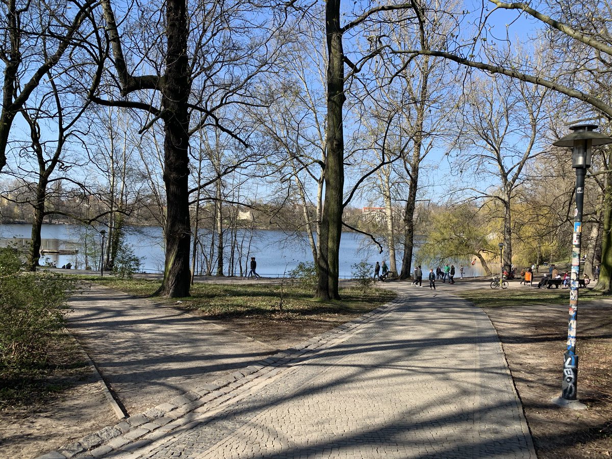Today’s long walk (with tram assistance) was to Weißen See, a terrific old lake on the far edge of Pankow. It was pretty busy but people generally kept a 1.5m distance. And fun! Banghra playing on ghetto blasters, old ladies sharing a beer, people having a good time