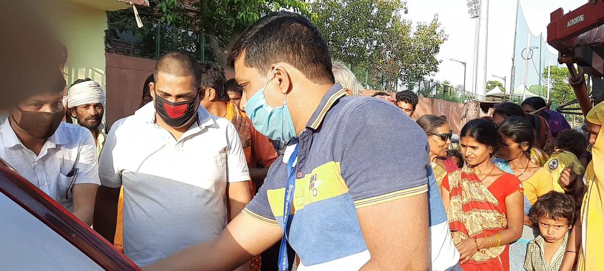 rahulraj6's tweet image. कोरोना महामारी के इस दौर में मजदूरों और अभावग्रस्त लोगों की मदद के लिए आज फिर जरूरतमंदों के बीच लगातार सातवें दिन 300 खाने की पैकेट का वितरण किया।
@poonam_mahajan 
@rsprasad
@BJP4Bihar