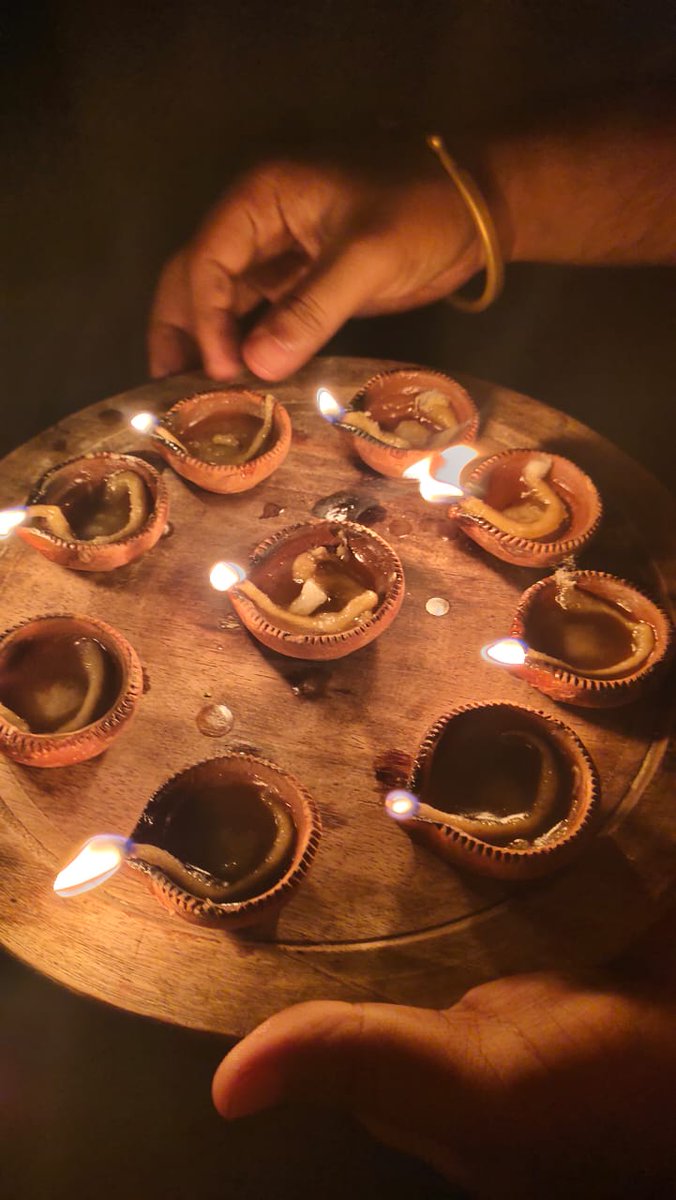 MAGARDAYAJ's tweet photo. Thanks to all of you who are lightning the lamp and praying for afected peoples and also promising to stay together.I like to thanks to all of them(leftist)who are calculating that how much polution is there for lighting the lamp or cracking phatakas #9बजे9मिनट https://t.co/aXFPPGGEqO