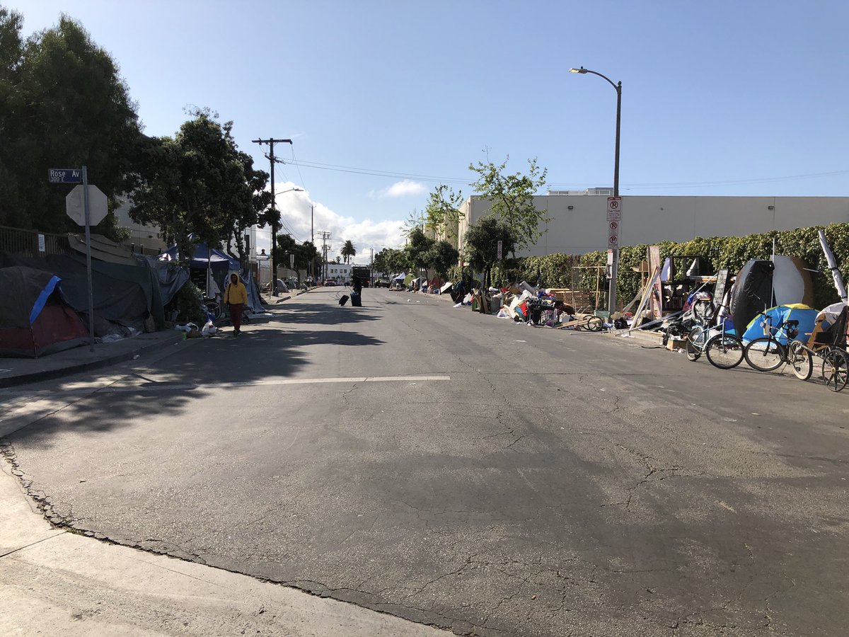 #MyDayInLA I’m nervous walking into a market, what must living like this feel like? This is Venice, 1 block from Golds gym.