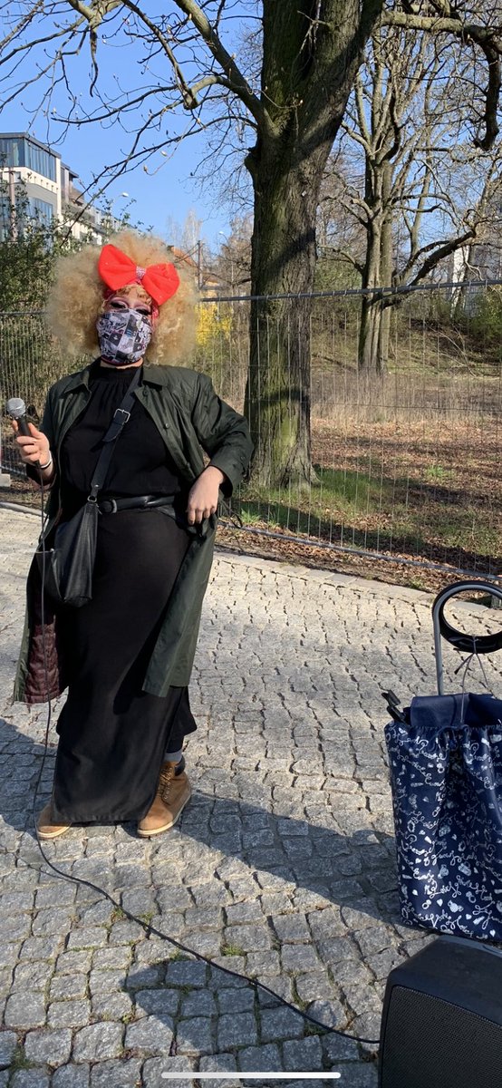 Highlight was this epic drag queen doing a spot-on Amy Winehouse in a delicious baritone while practicing impeccable public health. All parks need this
