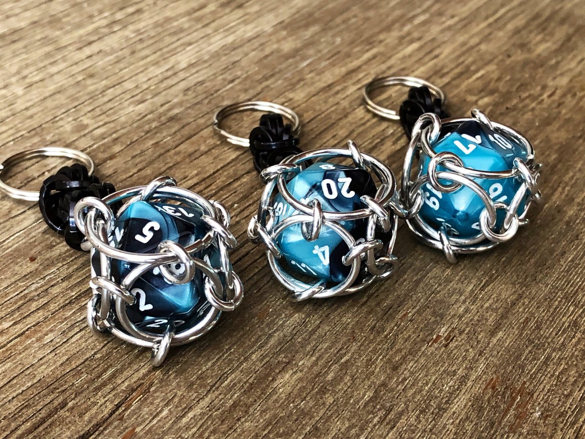 KettengliedJG's tweet image. Back in stock! Only one left get it before it is gone! 
#keychain #gray #keychainslanyards #geekygift #dicekeyring #dicekeychain #dicebagcharm #diekeychain