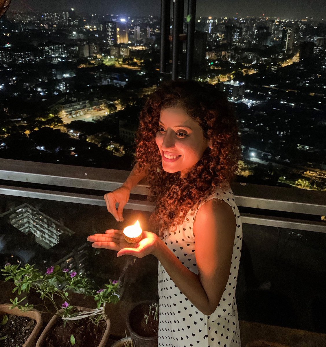 A symbol of hope. 
A symbol of the fight against darkness, both within and without. 
And a prayer for everyone working so hard to protect us, every step of the way. 🙏🏽

#9pm9minutes