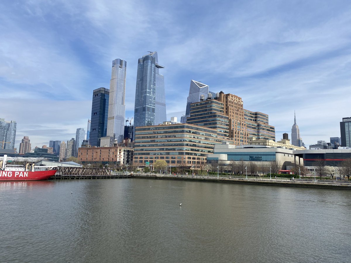 Hisニューヨーク支店 ニューヨーク クオモ 日曜日でも会見するクオモニューヨーク州知事 今朝は感染者数 死者数ともに昨日より減ってピークに達した かもとのこと とりあえずよかったです 先月オープンして臨時休業中の335mの高さにあるエッジ展望台