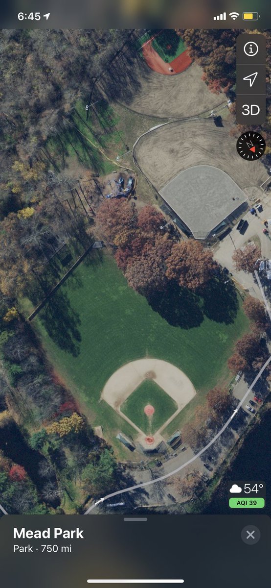 jackdools's tweet photo. @Jomboy_ Mead Park in New Canaan, CT. Giant tree in center field was in play https://t.co/GcZ3jvpJ2V