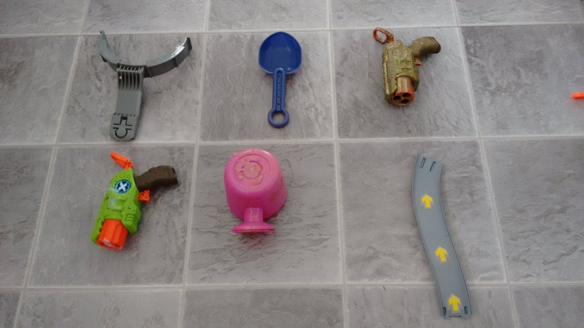 stupidrobotfite's tweet photo. It's time for @SodaDrinkerPro to arm his Stupid Robot, "Vivian," with offensive weapons.
Pick two please. These are for the hands.
#SodaDrinkerPro #FindTheLetterH #StupidRobotFighting https://t.co/uim673PjQF