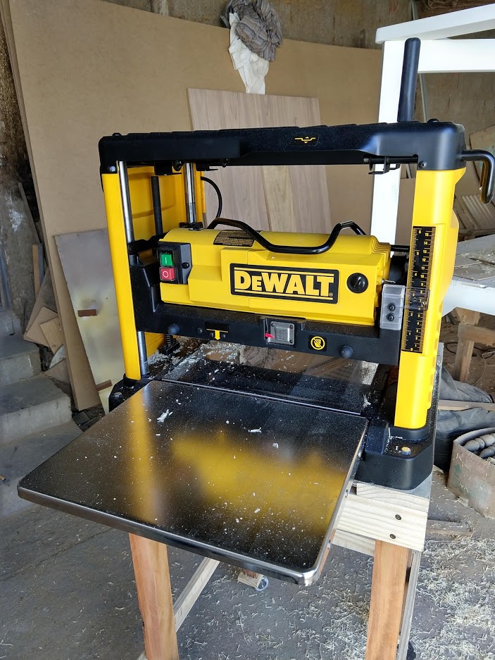 Plaina do donizetimolduras instalada!
Usada para dar acabamento em madeiras cruas ou de demolição.

#dewalt #dw733 #marcenaria #woodworking em São José do Rio Pardo instagram.com/p/B-nYVMunkp4/…
