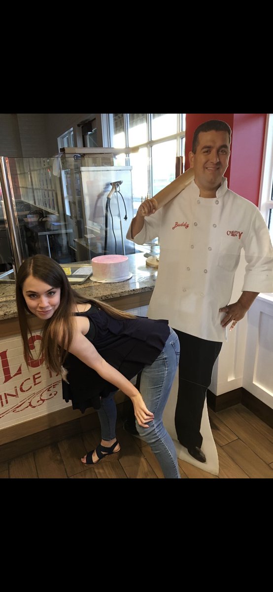 Sarah_Paroline's tweet photo. Found this old gem of me throwing it back on @CakeBossBuddy
#cakeforcake https://t.co/Y9y18rcnqy