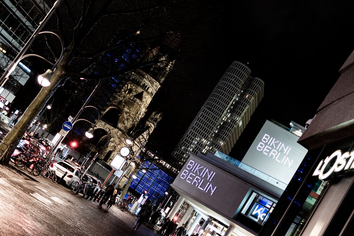 CryxDx2's tweet photo. For those who just can't visit Berlin because of the situation...
I replace my midnight pictures of Life is Strange for a few pictures of Berlin. 
#berlin #germany #visitberlin #photography #art #lights #pictureoftheday #buildings #StayAtHome #wirbleibenzuhause #lightsofberlin https://t.co/eBj4KyADM2