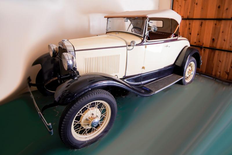 JuliensAuctions's tweet photo. SOLD for $96,000! Doris Day's 1930 Ford Model A Rumble Seat Roadster.

Sold today in our "Property From The Estate Of Doris Day" auction taking place live online at Julien's Live all weekend.

#DorisDay #Auction #Memorabilia #Hollywood #JuliensAuctions #Style #Fashion #DDAF https://t.co/J0WTu7hWoP
