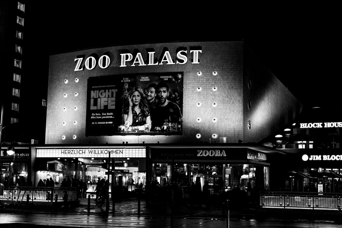 CryxDx2's tweet photo. For those who just can't visit Berlin because of the situation...
I replace my midnight pictures of Life is Strange for a few pictures of Berlin. 
#berlin #germany #visitberlin #photography #art #lights #pictureoftheday #buildings #StayAtHome #wirbleibenzuhause #lightsofberlin https://t.co/eBj4KyADM2
