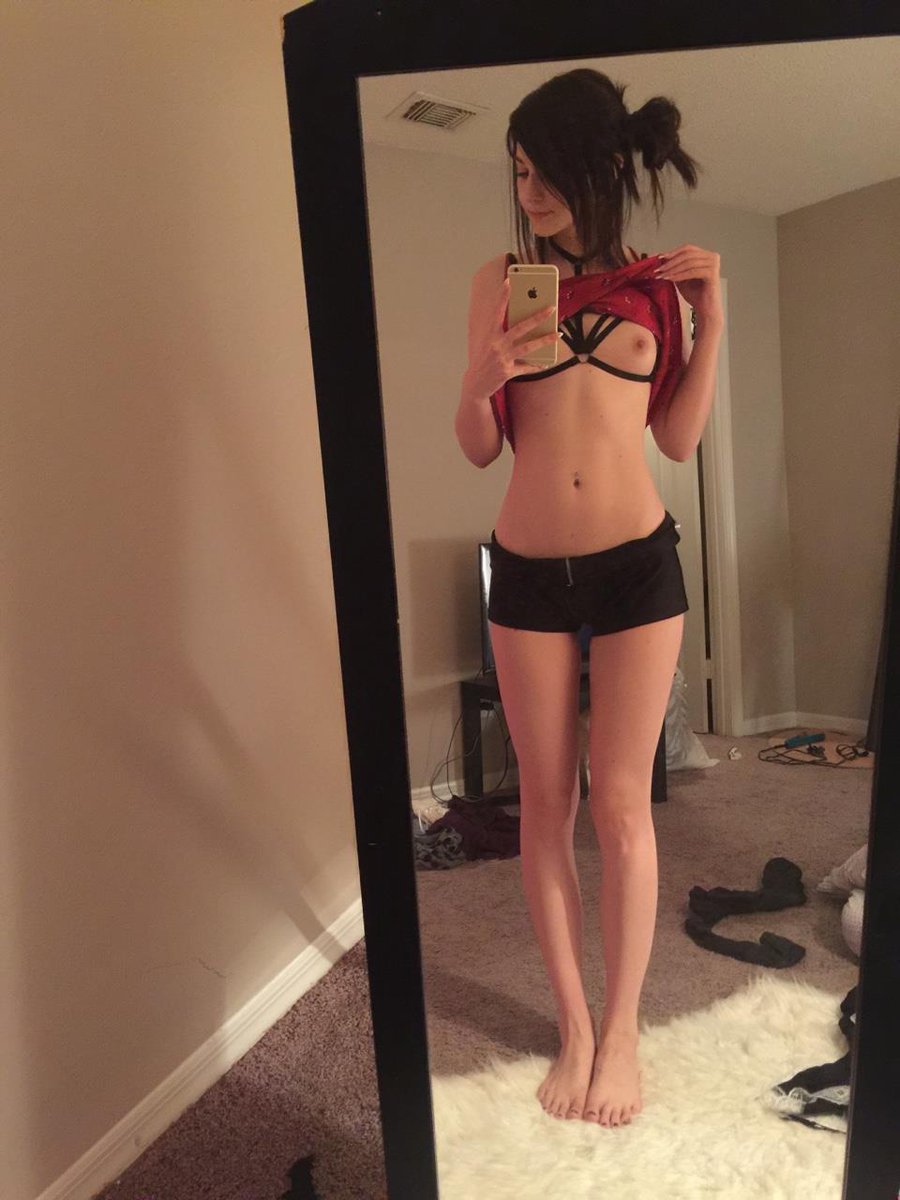 Himayanude's tweet photo. RT+FOLLOW et vien en DM si tu veux des nudes 😏🔞 https://t.co/R4ID1KVQjo
