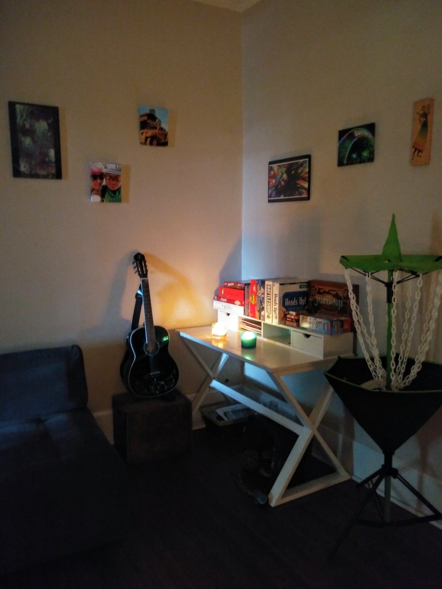taraist85's tweet photo. As for me and my house...we're pretending that we are at @bonnaroo. Have my hammock set up in the living room too. All I need is a cooler of beer and I'd be good to go! 😂🎡🎶 #bonnaroo #homearoo #quarantinearoo #camphogwarts #tevason #bandanaup https://t.co/UKU4nWOQUJ