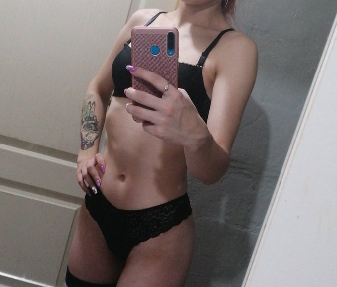 Its my birthday 😍 https://t.co/6MGn27cUme https://t.co/dxtdzA1hSN<a href="/tag/aniversareameatwitter"class="tags"><span>#aniversareameatwitter</span></a>