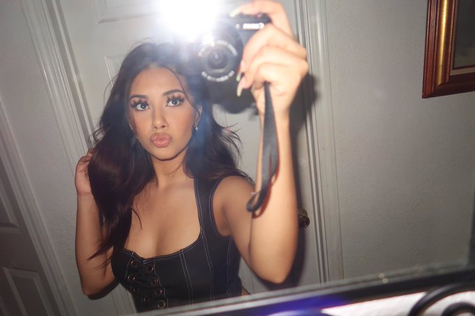 Watch Christina's leaked NSFW photo on TwXstars