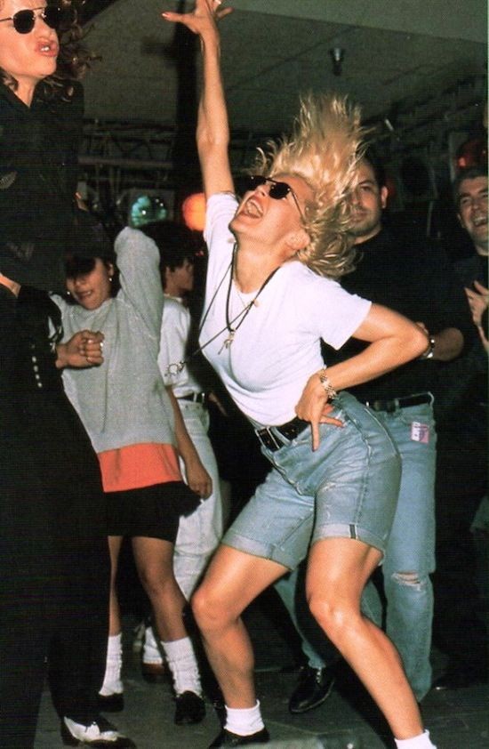 MeninoLambrini's tweet photo. Estas fotos de Madonna en los 90's me dan fuerzas para seguir viviendo, cuánta energía y juventud. 🥰 https://t.co/dEBS0c7tzT