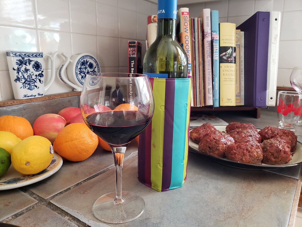 OddBacchus's tweet photo. To get a red wine down to cellar temperature, I like to put it in a sleeve from the freezer for a few minutes. Goes faster than the fridge. (Don't serve reds at room temperature, I beg you!) #WineTips https://t.co/VJadPAOlfx
