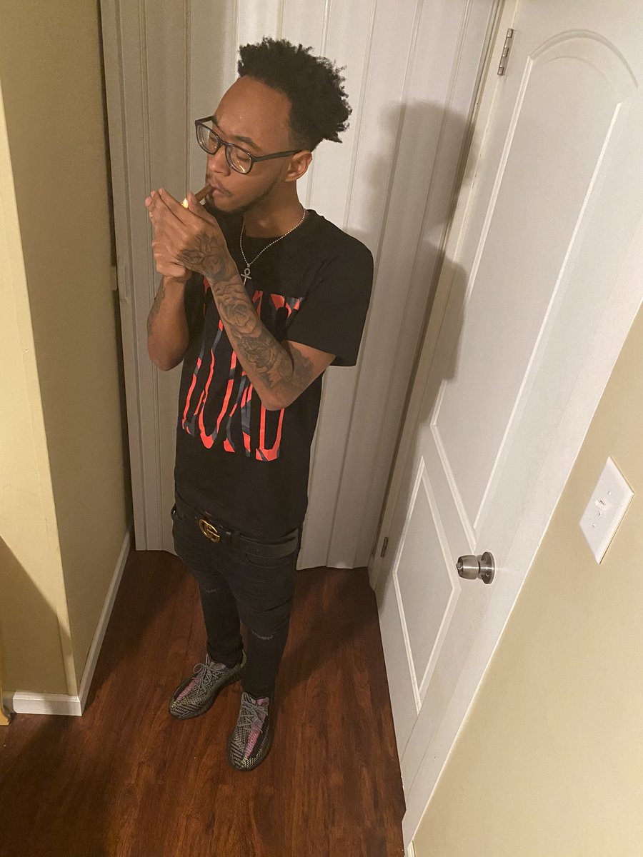 __DeeMulaa's tweet photo. All I Know Is Loyalty Been A Gangsta Morale 🖤 I’m Still Hea Cus I Ain’t Care Bout Who Was Gangsta More Than Me #LLTK #4evaHeaa💜 https://t.co/mbn8s79Cig