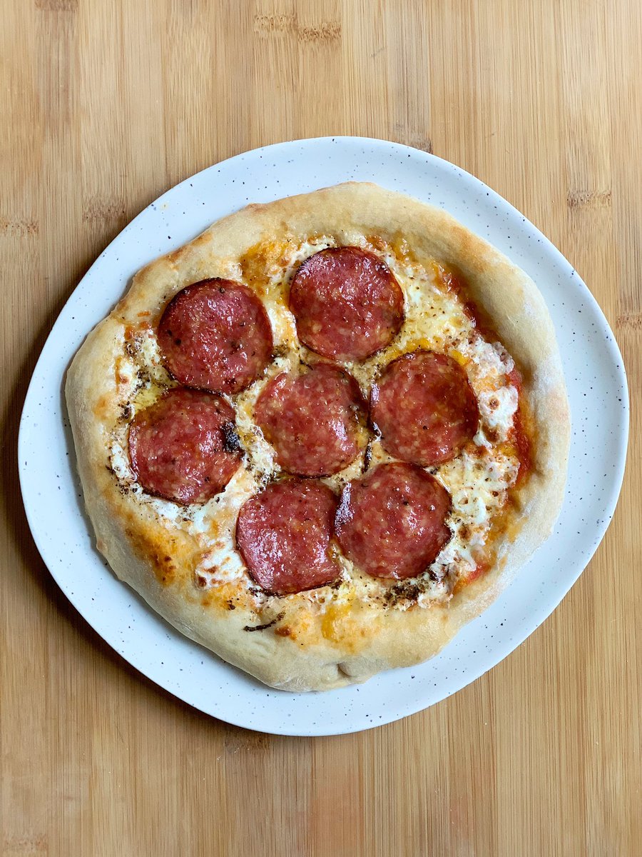 okay, a much prettier pizza on this dough that has now been uh...cold fermenting in my fridge for 7 days lol. Fresh mozz+cheddar+parm and peppered salami  #humblebragdiet