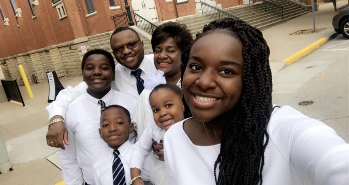 LaurineShoki's tweet photo. #SocialDistancingSunday couldn’t get a decent picture of all of us in the house right now if we tried, so here’s a throwback to a Sunday at church. Special s/o to @talema123 and her coworkers for going out to battle the virus day in and day out❤️ @JeffCityStuco https://t.co/PIodSYdhsH