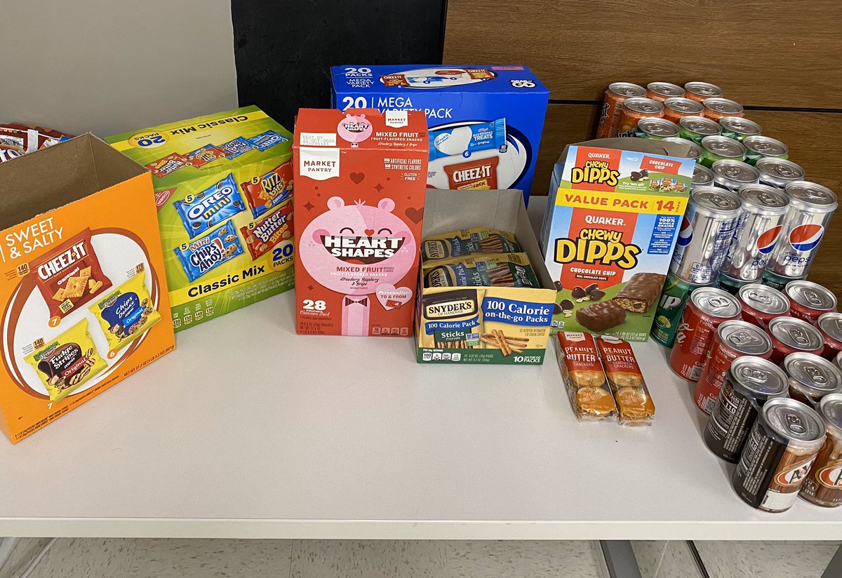 lesliebrown318's tweet photo. To all of you that live with, support, and do kind things for essential teams right now, #thankyou. Acts of kindness like this mean so much more than we can ever express❤️ #AllInThisTogether #Target❤️ #T658 @658Bullseye @jenscheett @adam_r_schutt @paulakT0658 @jodijordheim https://t.co/DcNThj9pmW