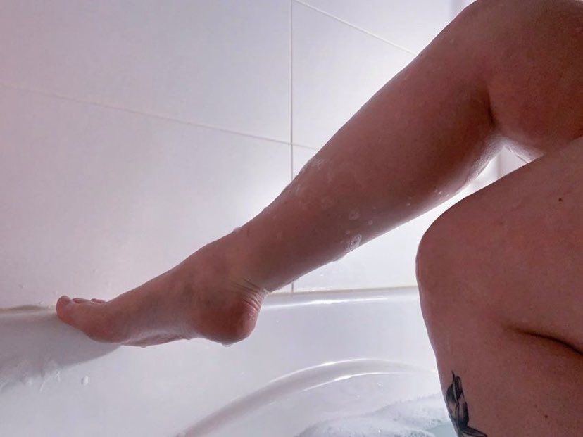 playwithpeach's tweet photo. Cherry, peach, and violet all having some bath time fun 😈 link in bio if you wanna have even more fun with us 🥵 #footworship #feetpicsforsale #feet #onlyfans #sexy #bathtime #wet https://t.co/F1Fq33Fx5g