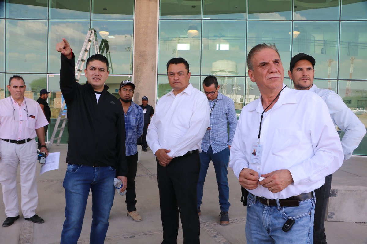 GobiernodeLagos's tweet photo. El #HospitalRegional de la colonia #Cristeros estará en funciones en unas semanas, lo anunció anoche el Alcalde Tecutli Gómez agradeciendo el apoyo a el #Gobernador Enrique Alfaro, el #JefeDeGabinete #HugoLuna y demás autoridades.
Será uno de los importantes y grandes del estado. https://t.co/n0tp8cwjAg