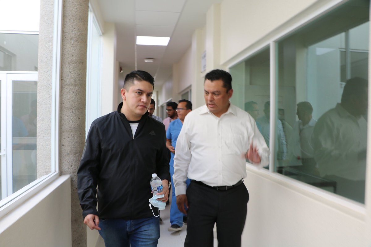 GobiernodeLagos's tweet photo. El #HospitalRegional de la colonia #Cristeros estará en funciones en unas semanas, lo anunció anoche el Alcalde Tecutli Gómez agradeciendo el apoyo a el #Gobernador Enrique Alfaro, el #JefeDeGabinete #HugoLuna y demás autoridades.
Será uno de los importantes y grandes del estado. https://t.co/n0tp8cwjAg