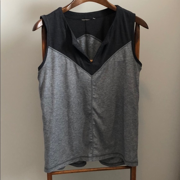 scarysarey's tweet photo. So good I had to share! Check out all the items I'm loving on @Poshmarkapp #poshmark #fashion #style #shopmycloset #swsactive #nike: https://t.co/tInnfkvvkd https://t.co/yP2fddgGUM