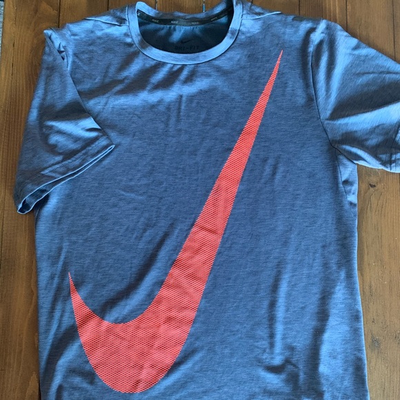 scarysarey's tweet photo. So good I had to share! Check out all the items I'm loving on @Poshmarkapp #poshmark #fashion #style #shopmycloset #swsactive #nike: https://t.co/tInnfkvvkd https://t.co/yP2fddgGUM