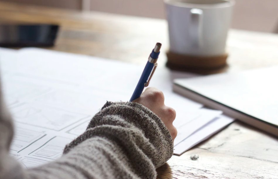 Con el equipo de #formación de <a href="/AmigosMayoresEs/">Fundación Amigos de los Mayores</a> estamos diseñando nuevas estrategias para acompañar al #voluntariado, a las #PersonasMayores y al personal técnico  ➡️ Herramientas y recursos de apoyo psicoemocional para la gestión de la situación provocada por el #COVID19 🛠️