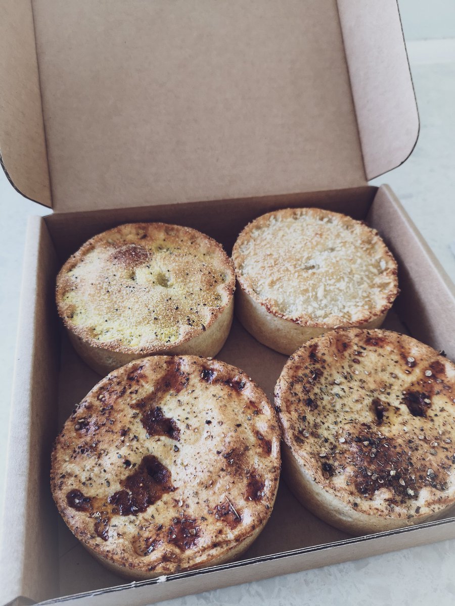 LeeTurver's tweet photo. @GreatNorthPieCo Enjoyed this tonight, photo does not do it justice.. delicious!! Thanks for delivering 😘 https://t.co/Ut5PCvBVby