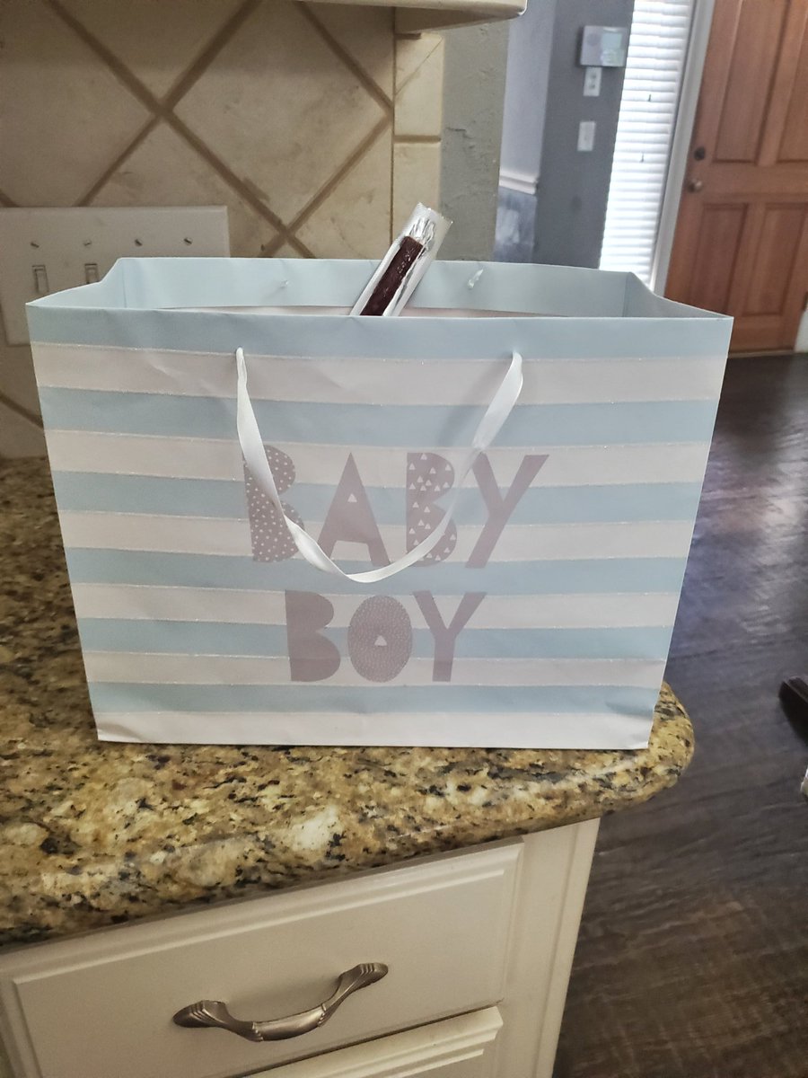 brwashington1's tweet photo. So. My Principal drove around this morning delivering AP Appreciation gifts to all of his Admin staff!!! This was so very awesome!!! 

Thank you Lizardo and Family.

Happy AP Week!!!

#bestgiftwasthetoiletpaper
#itwassothoughtful
#lovemyAdminteam 
#positiveBowie
@JamesBowieHS https://t.co/u0SGD87Fpo